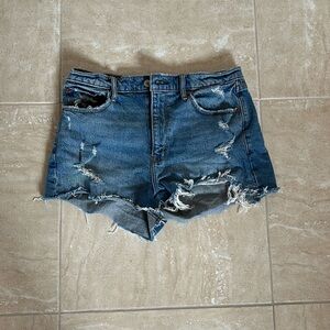 Distressed Abercrombie Mom Short High Rise - 29